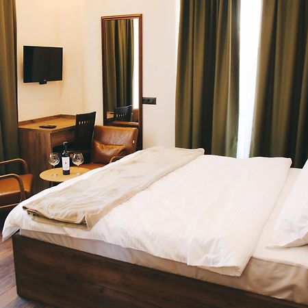 Hotel Rozafa Suhareke Luaran gambar