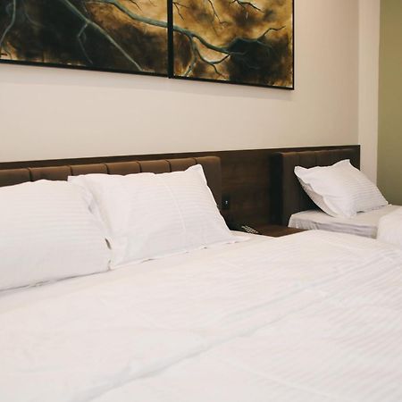 Hotel Rozafa Suhareke Luaran gambar