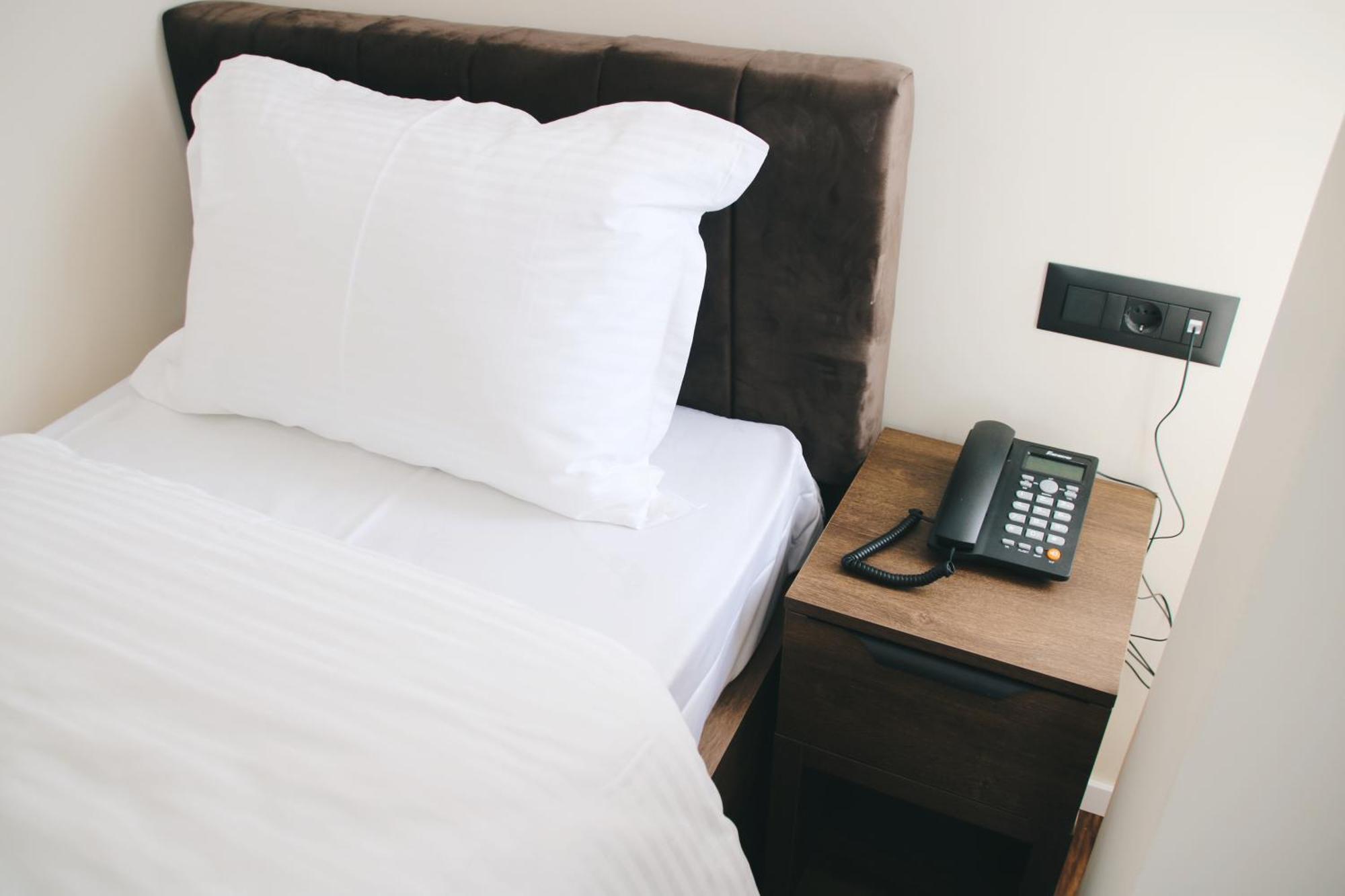 Hotel Rozafa Suhareke Luaran gambar