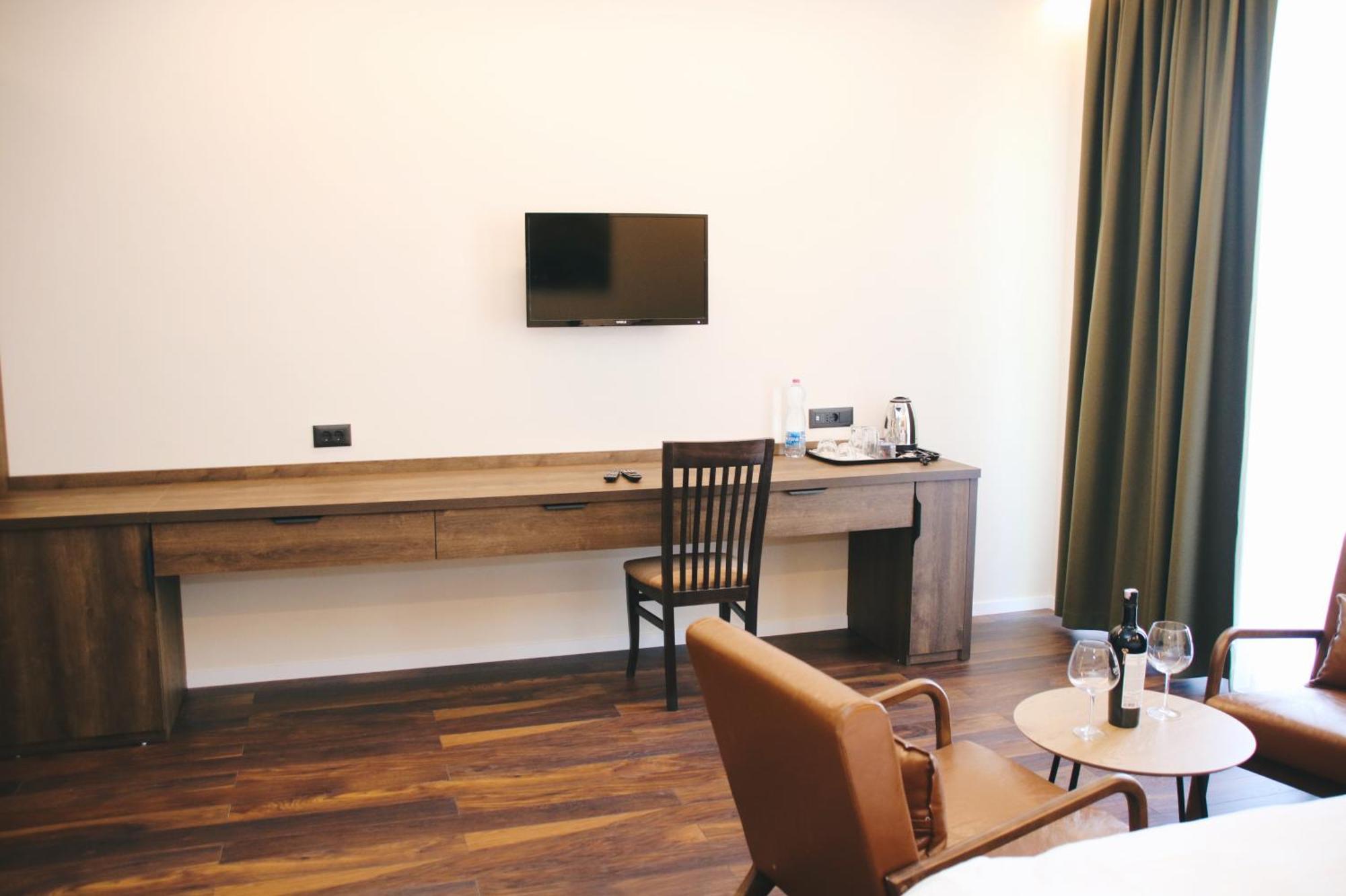 Hotel Rozafa Suhareke Luaran gambar