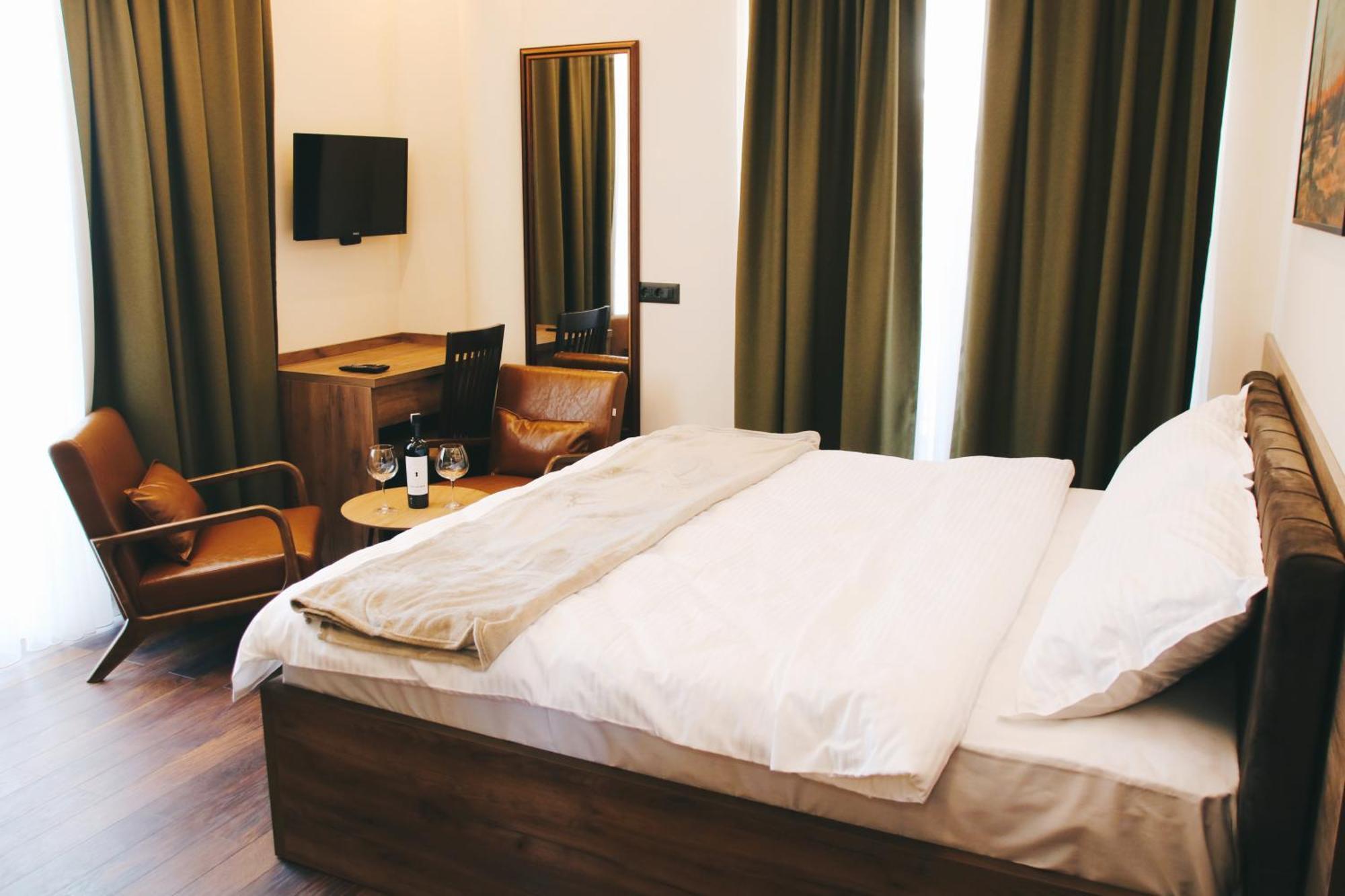 Hotel Rozafa Suhareke Luaran gambar