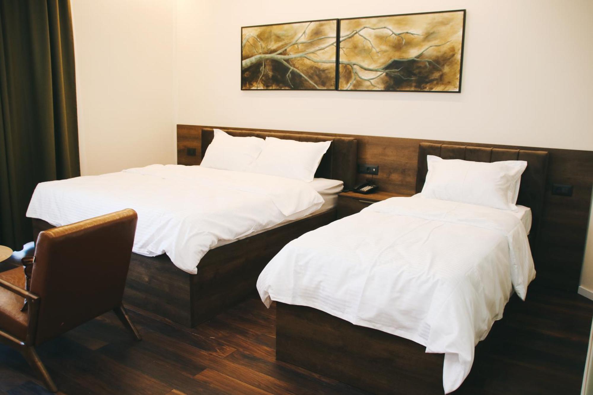 Hotel Rozafa Suhareke Luaran gambar
