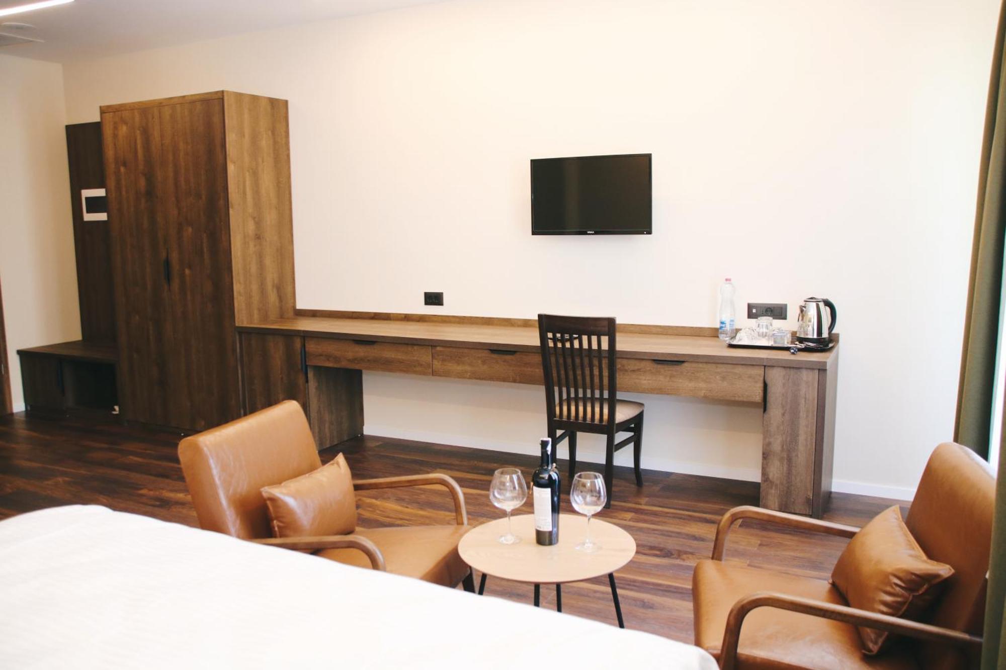 Hotel Rozafa Suhareke Luaran gambar