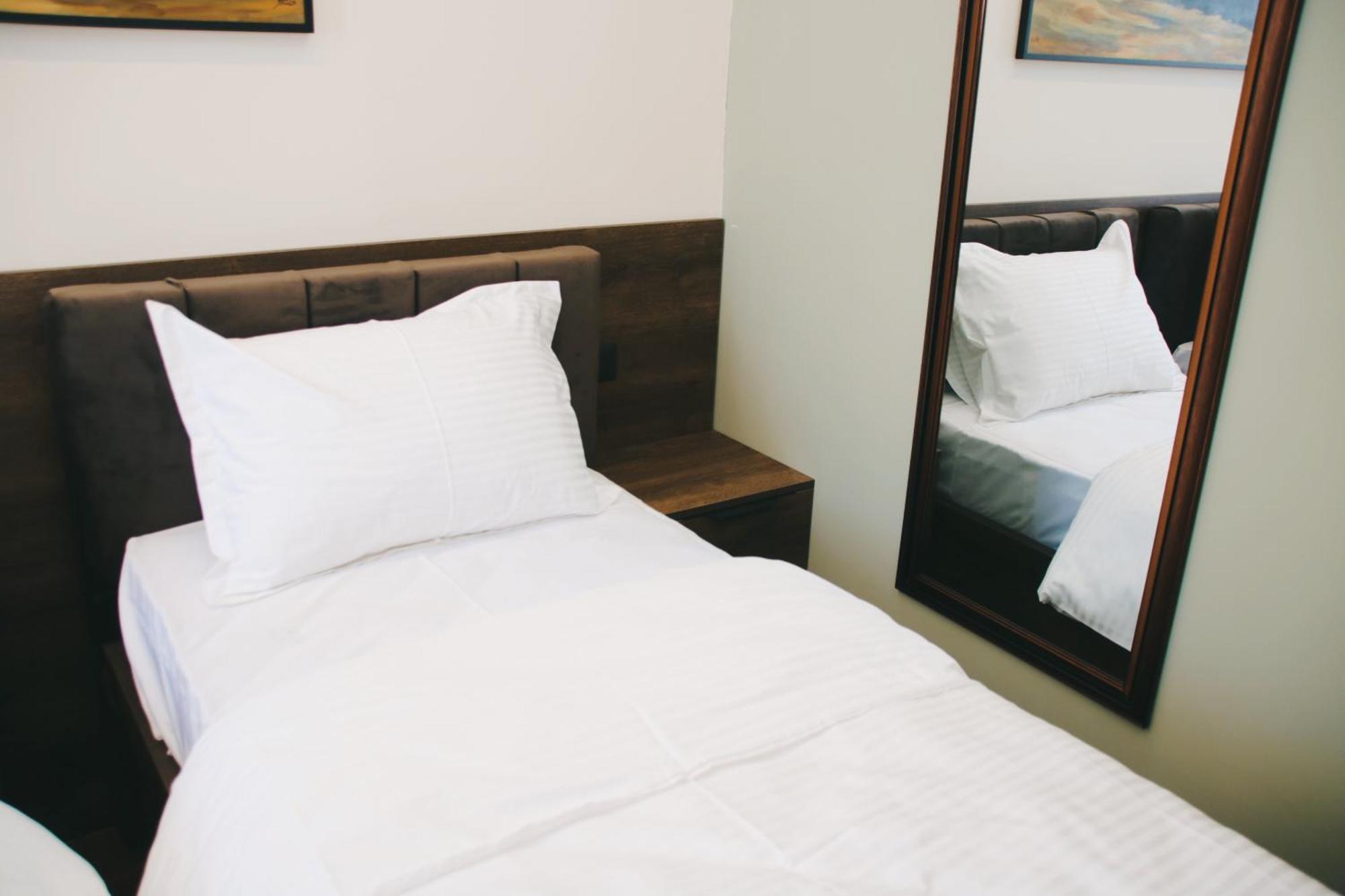 Hotel Rozafa Suhareke Luaran gambar