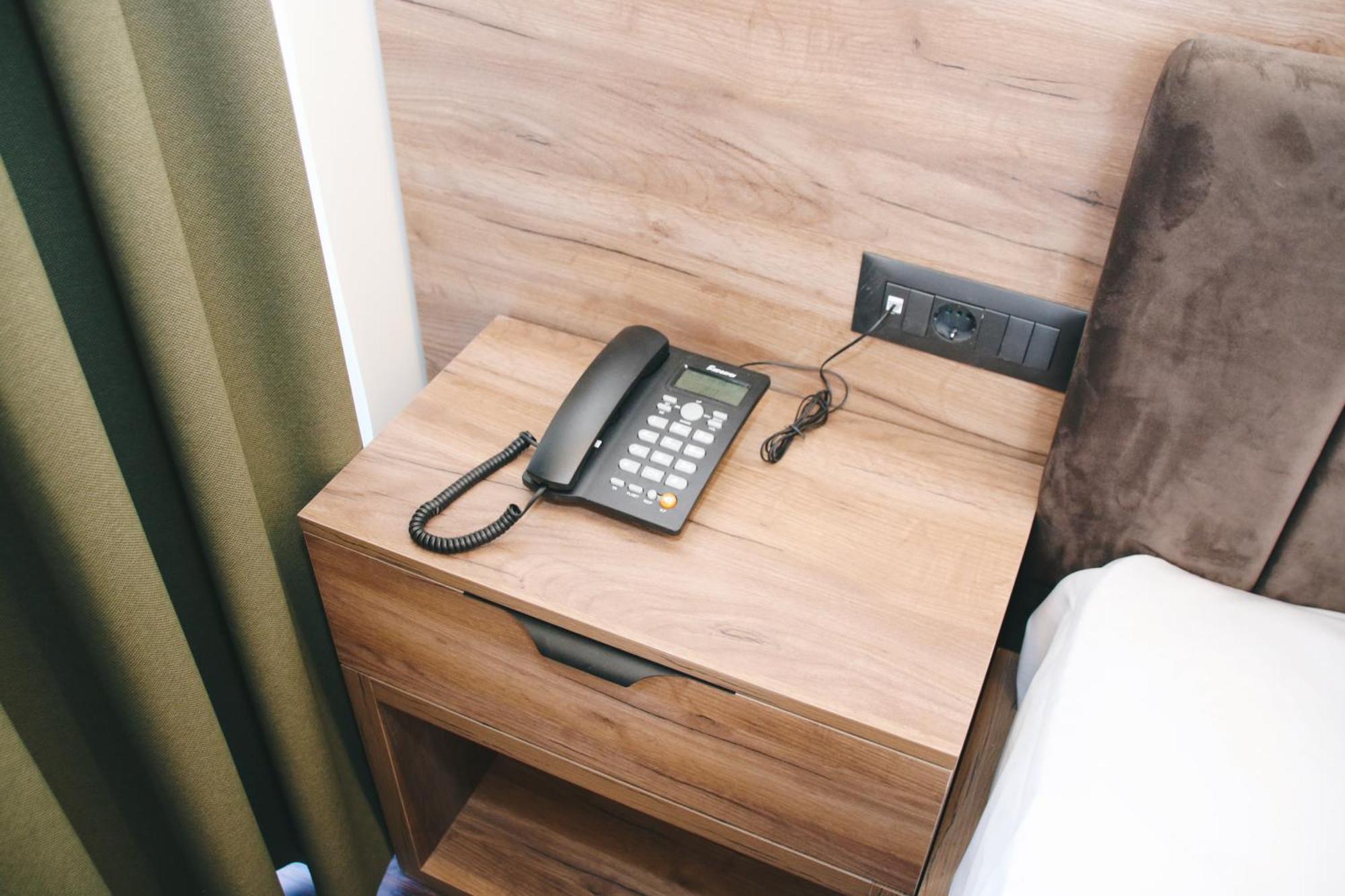 Hotel Rozafa Suhareke Luaran gambar