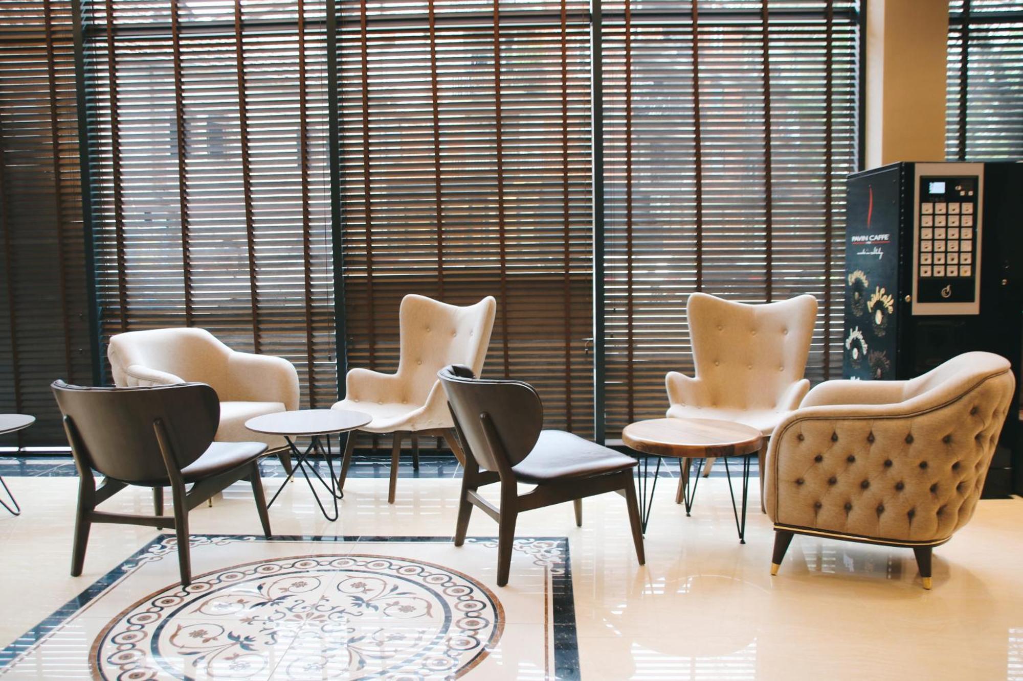 Hotel Rozafa Suhareke Luaran gambar